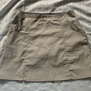 Title Nine women’s golf skirt size 8 in beige with navy shorts/stitching